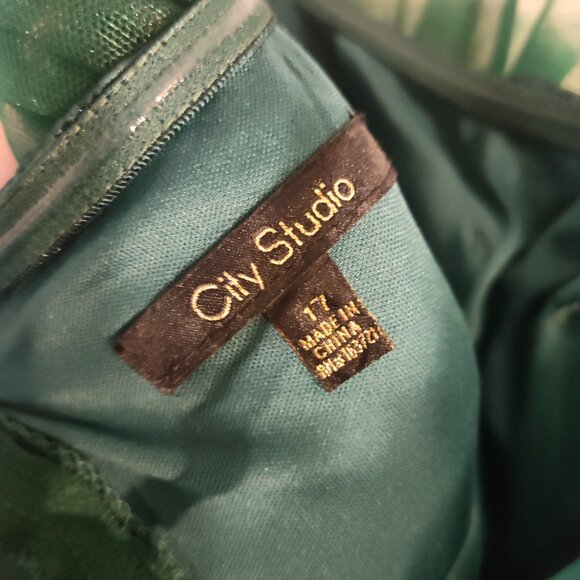 City Studio Emerald Green Spaghetti Strap Ruffle Long Ball Gown Juniors Size 17 - Picture 8 of 9